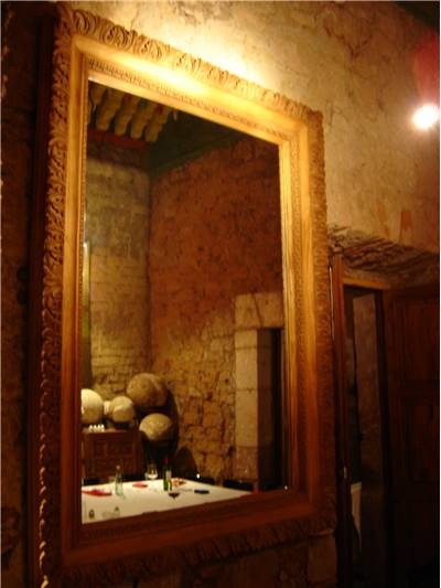 Mirrors History - The First Mirror - Earliest Mirror Picture